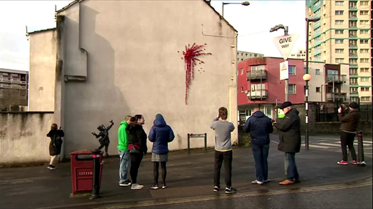Banksy colpisce a San Valentino: il nuovo murale nella sua Bristol
