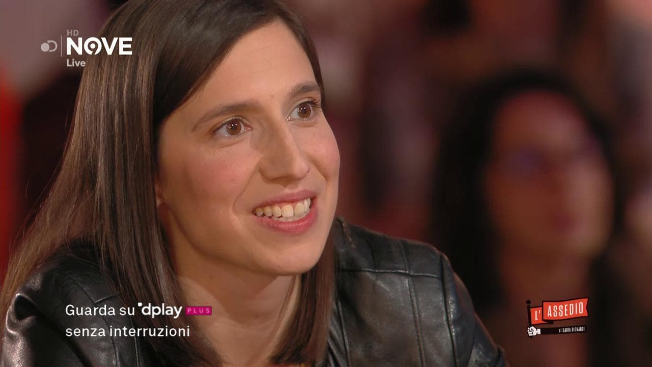 Il coming out di Elly Schlein: "Ho amato molti uomini e donne. Ora sto con una ragazza e sono felice"
