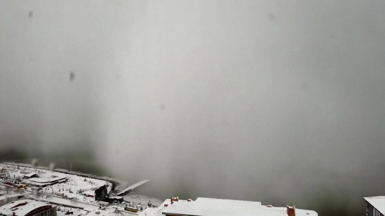 Turchia, un 'muro' di neve arriva dal mare: la costa sparisce nella bufera