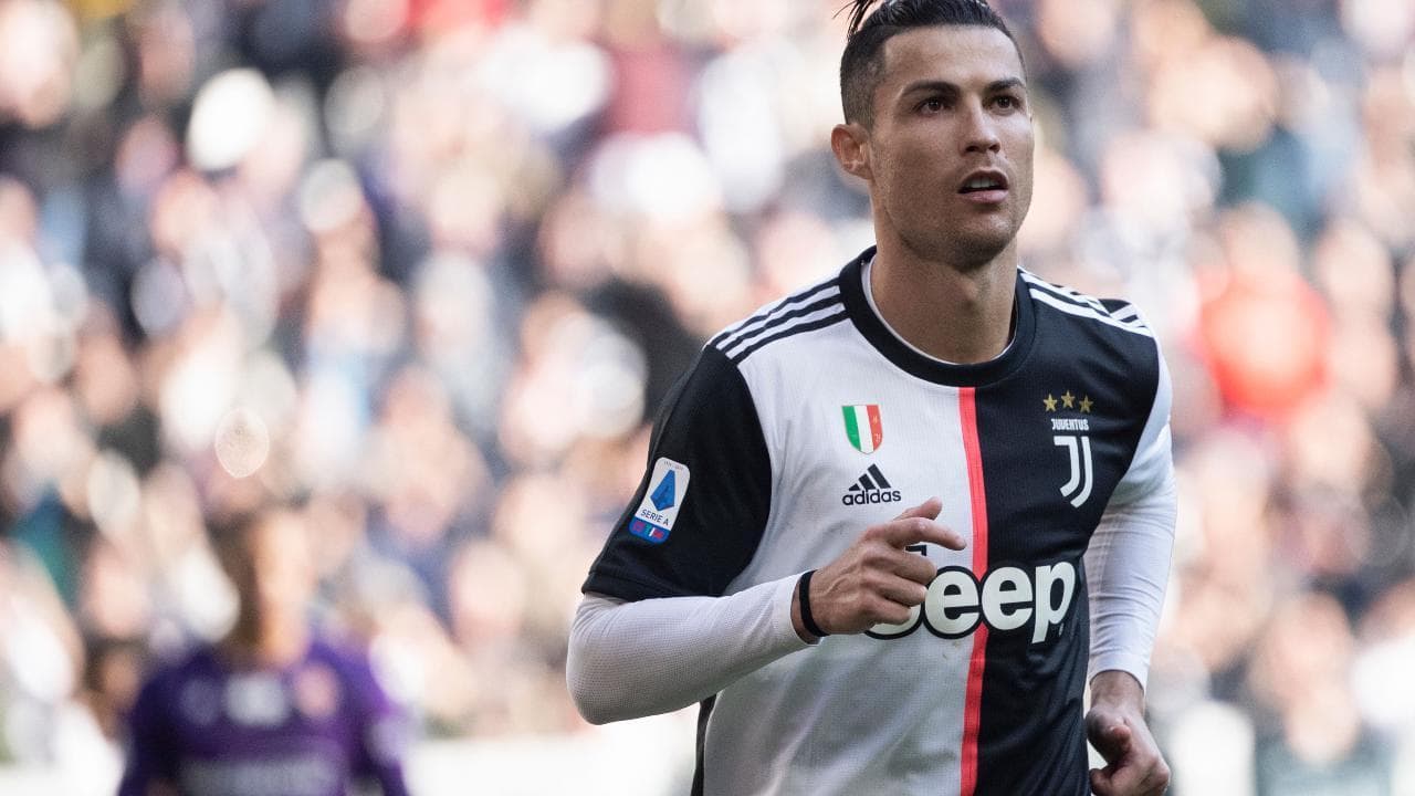 Auguri a Cristiano Ronaldo, la Juventus lo festeggia con i suoi colpi migliori