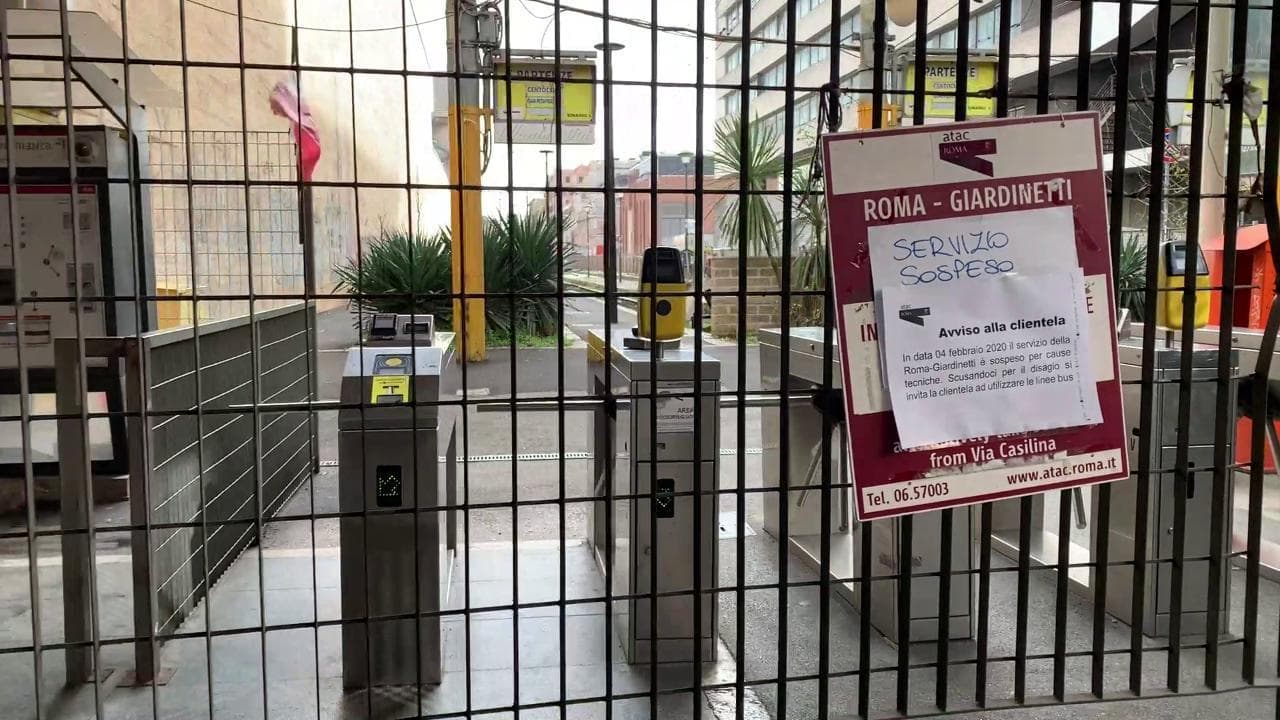 Trasporti a Roma, chiude la Termini-Centocelle. Viaggiatori ignari: "E se uno non ha twitter come fa a saperlo?"