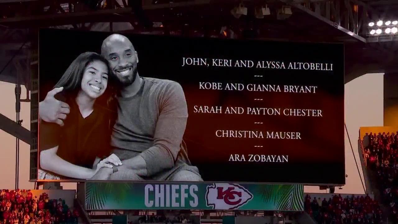 L'omaggio a Kobe e Gianna Bryant prima dell'inizio del Super Bowl