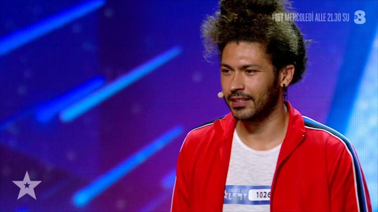 Italia's Got Talent, il rapper sordo conquista tutti: il pubblico applaude con linguaggio dei segni