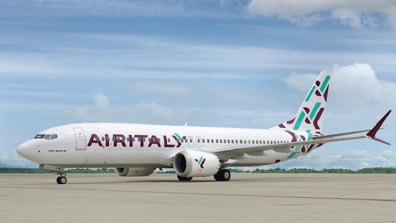 Fumo dopo il decollo del volo Olbia-Roma, la passeggera: "Pensavamo di morire"