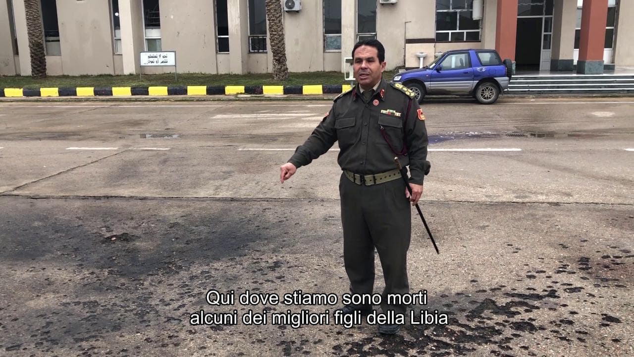 Libia, con il generale sul luogo della strage dei cadetti: "Colpiti da un drone di Haftar"