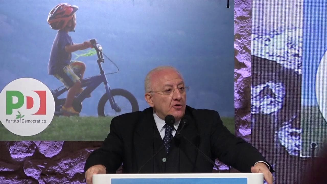 Pd, De Luca: "Non omologhiamoci a partiti che si rinnovano sotto la guida di Toninelli"