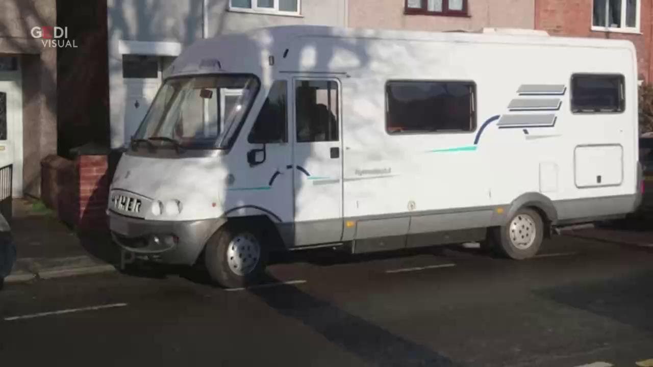 Gb, lasciano il lavoro e vendono tutto: la nuova casa è un camper per girare il mondo