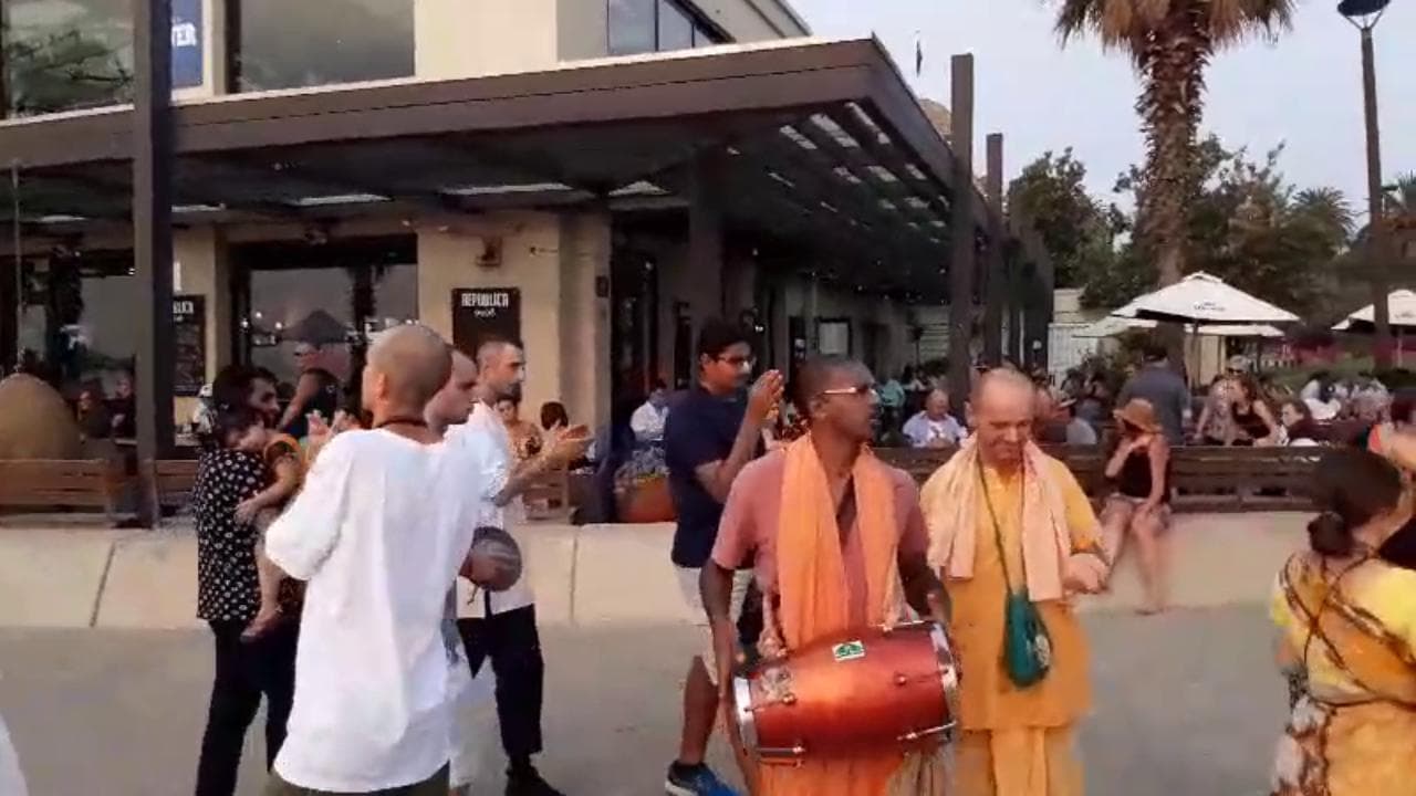 Incendi in Australia, a Melbourne fanno la danza della pioggia