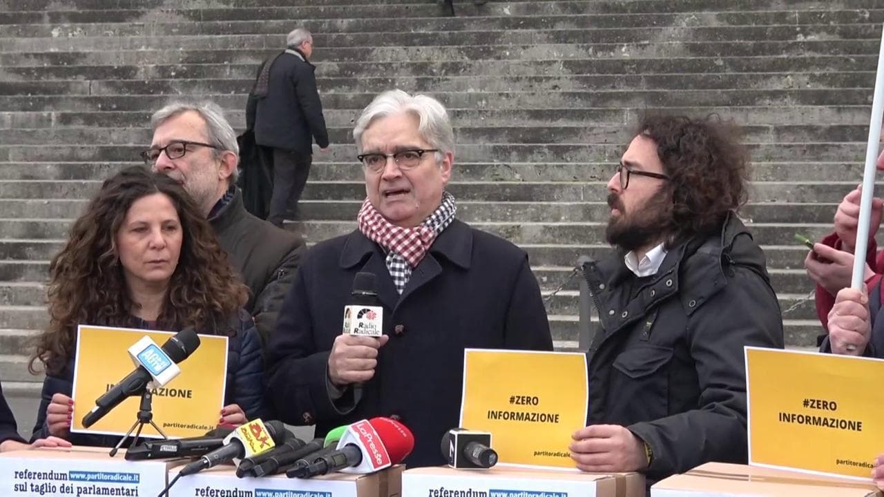 Referendum su taglio dei parlamentari, i radicali in Cassazione: "Noi censurati"
