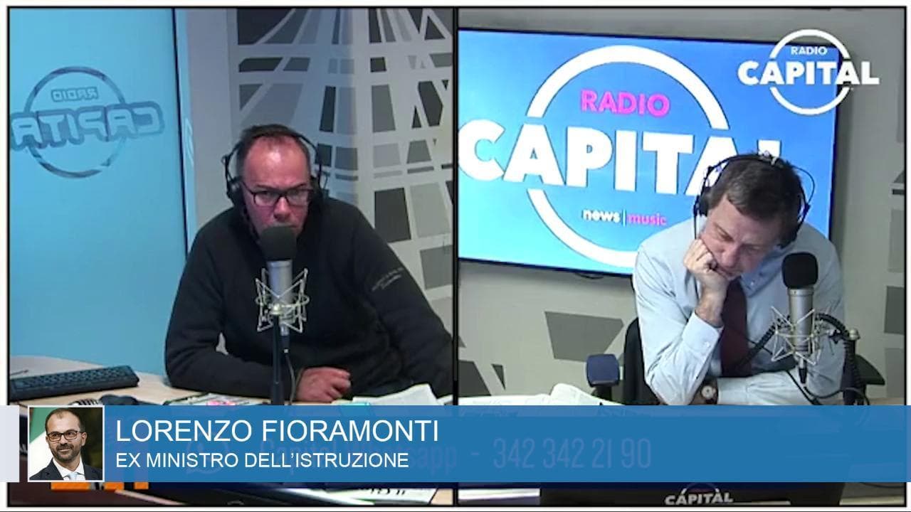 Restituzioni M5S, l'ex ministro Fioramonti: "Vanno su conto privato gestito peggio di bocciofila"