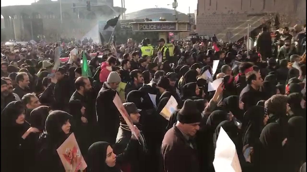 Teheran, ai funerali di Soleimani dal megafono si invoca "morte all'America"