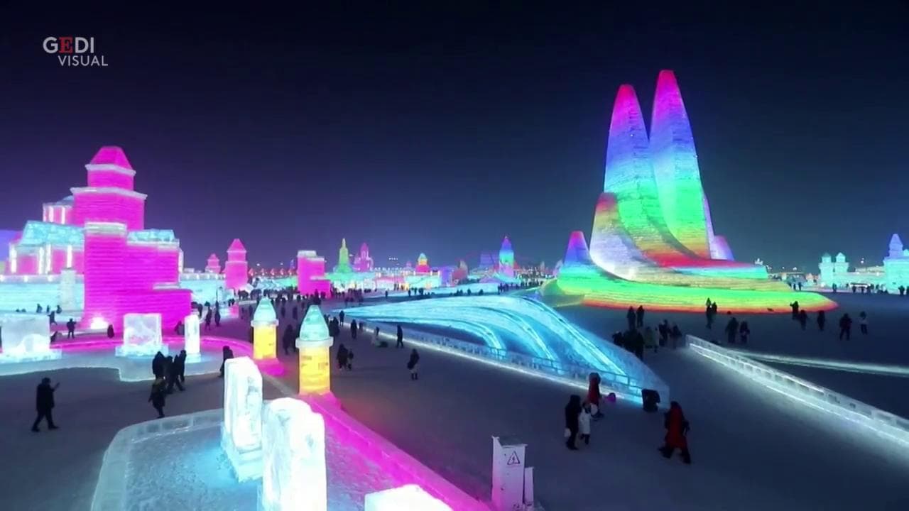 Cina, costruita una intera città di ghiaccio: palazzi e castelli a grandezza naturale