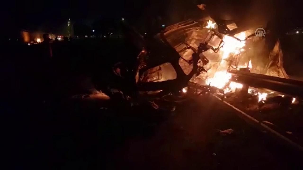 Bagdad, raid Usa: l'auto in fiamme dopo l'attacco