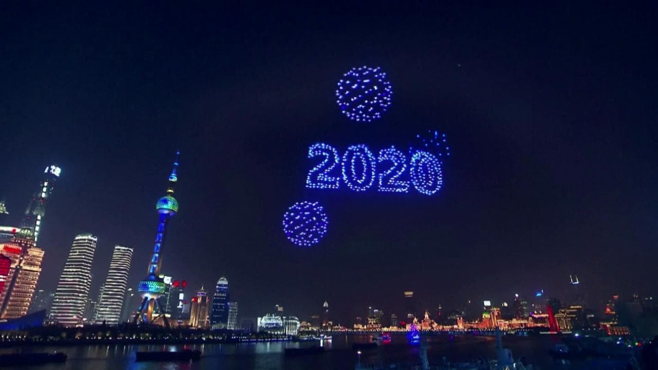 Niente fuochi d'artificio a Shanghai: ma il benvenuto al 2020 è spettacolare