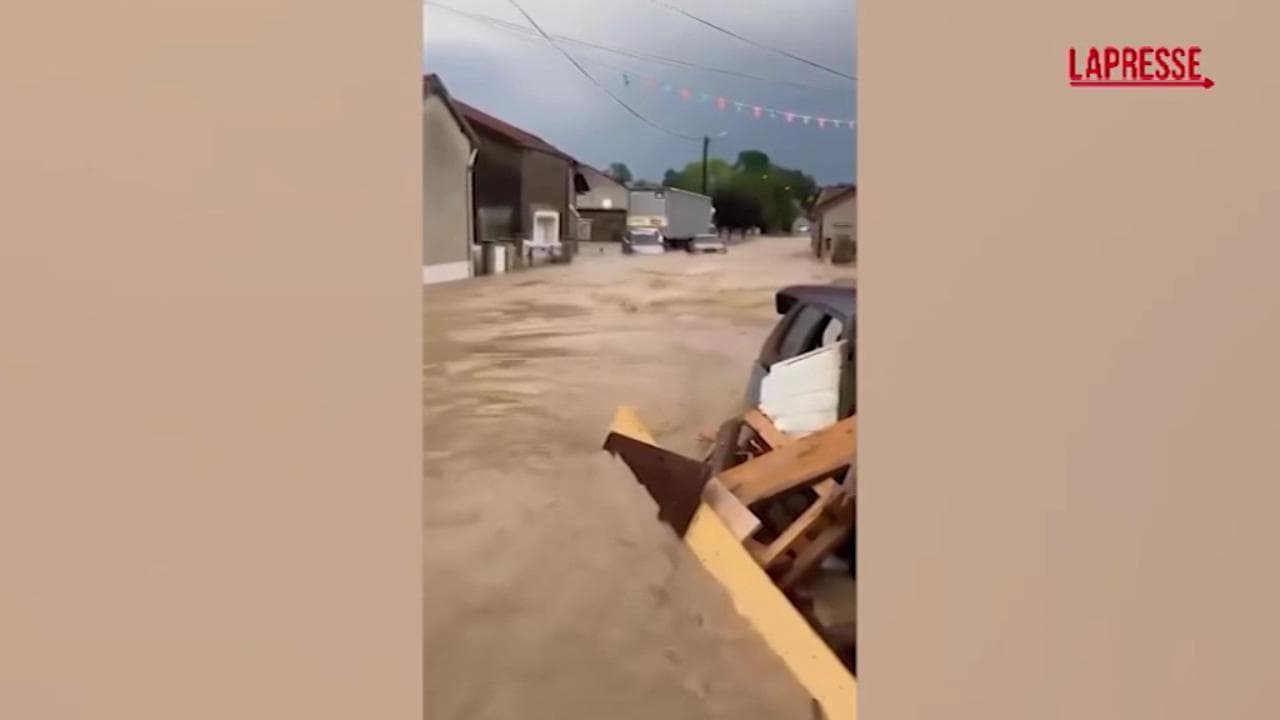 Alluvioni in Francia: strade come fiumi nei paesi dell'Alta Marna