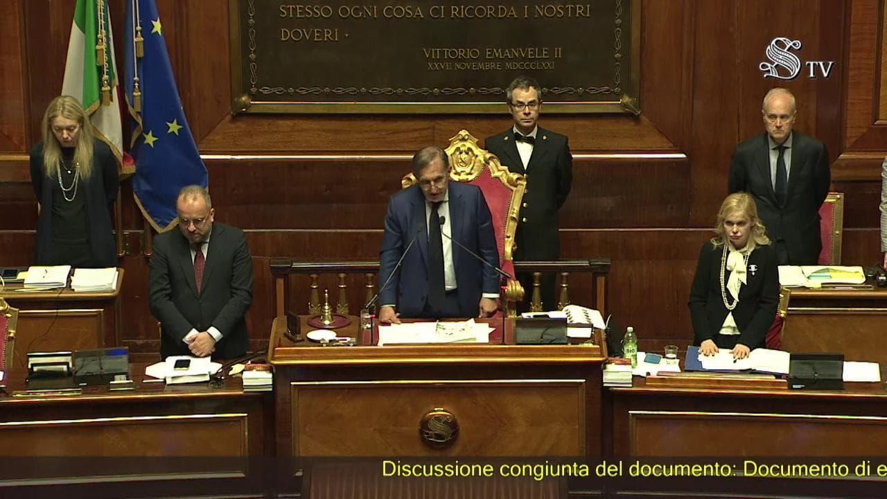 La Russa annuncia la scomparsa del senatore Andrea Augello: l'applauso commosso dell'Aula