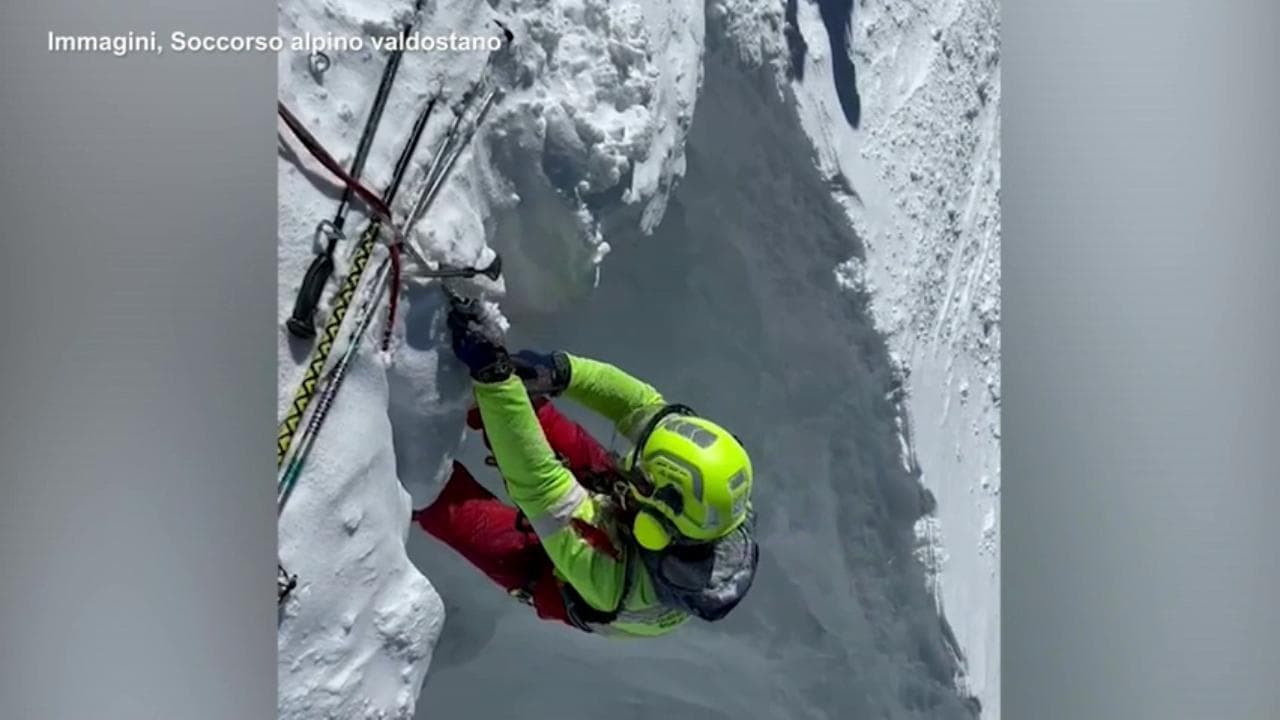 Monte Rosa, cadono in un crepaccio sul ghiacciaio del Lys: salvati due scialpinisti