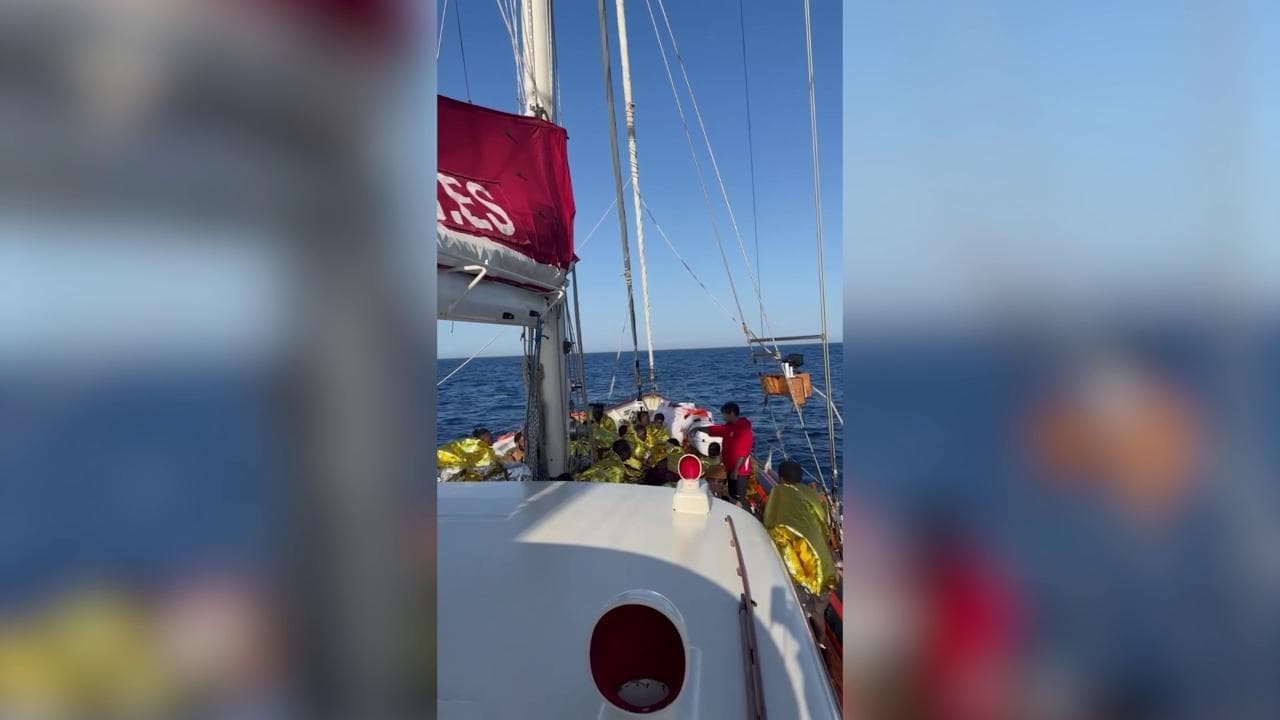 Migranti, nuovo naufragio a Lampedusa: il veliero Astral di Open Arms salva 47 persone