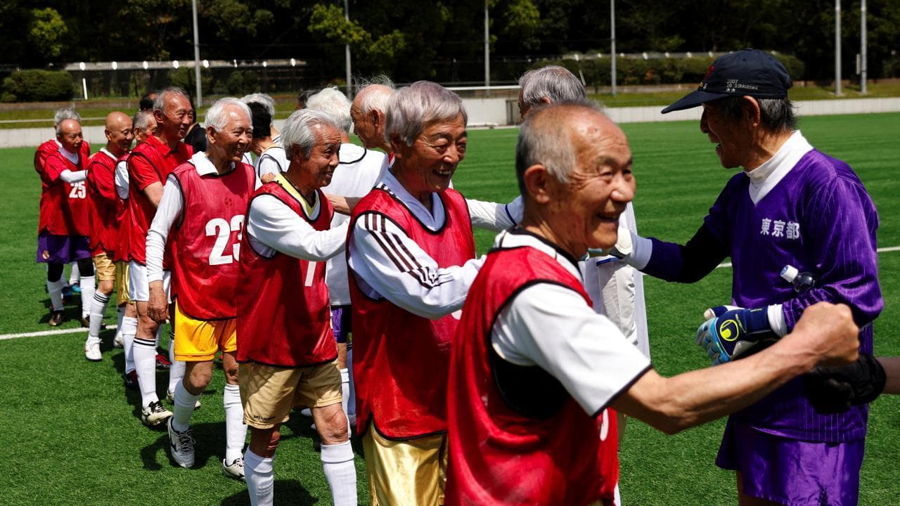 Giappone, spopola il gioco del calcio per gli over 60, anche gli ultra ottantenni in campo