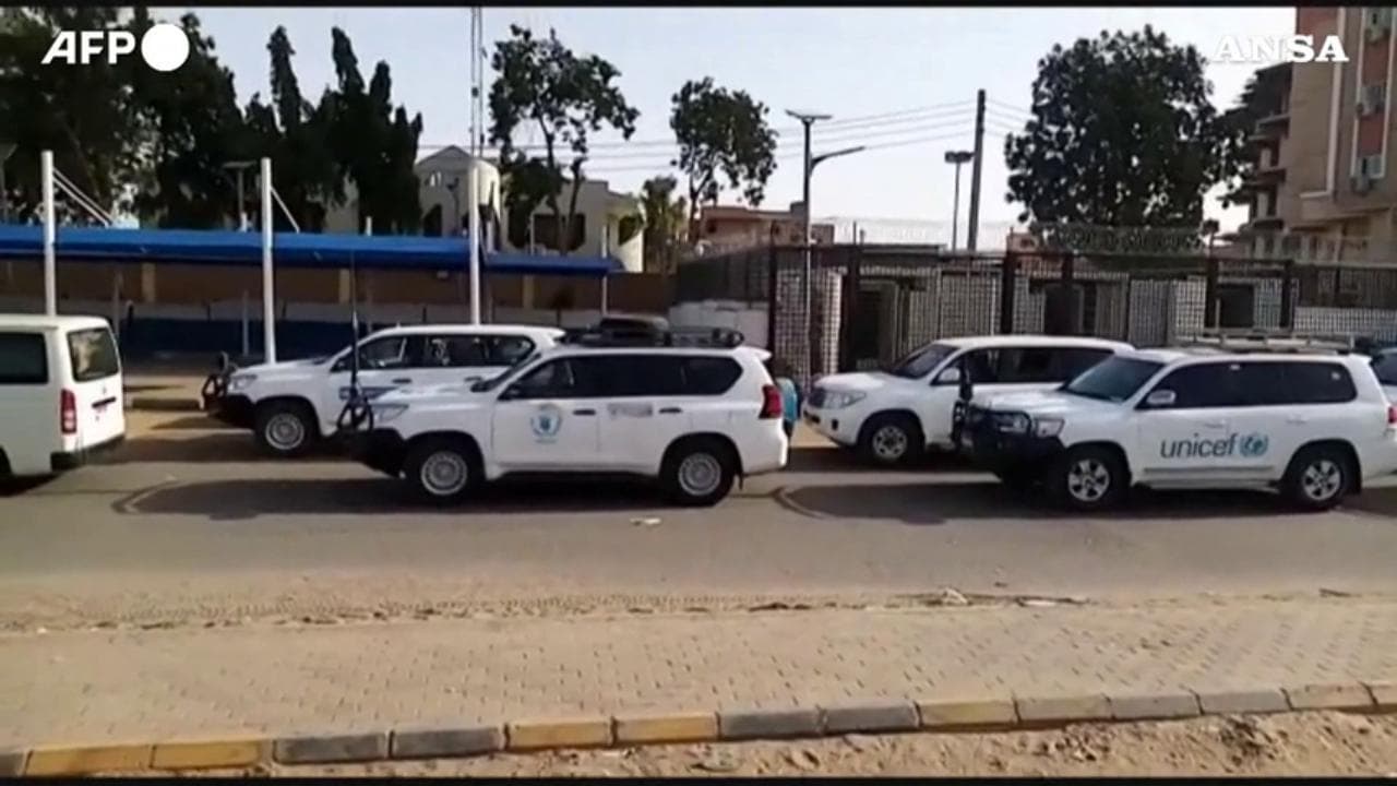 Sudan, civili evacuati da Khartoum: sono diretti a Port Sudan