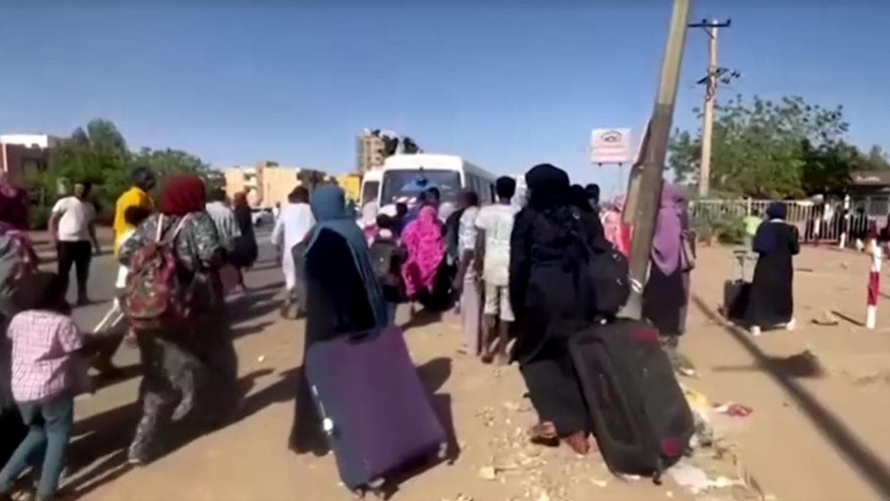 Sudan,  nonostante la tregua per la fine del Ramadan, a Khartoum è iniziato l’esodo dei civili