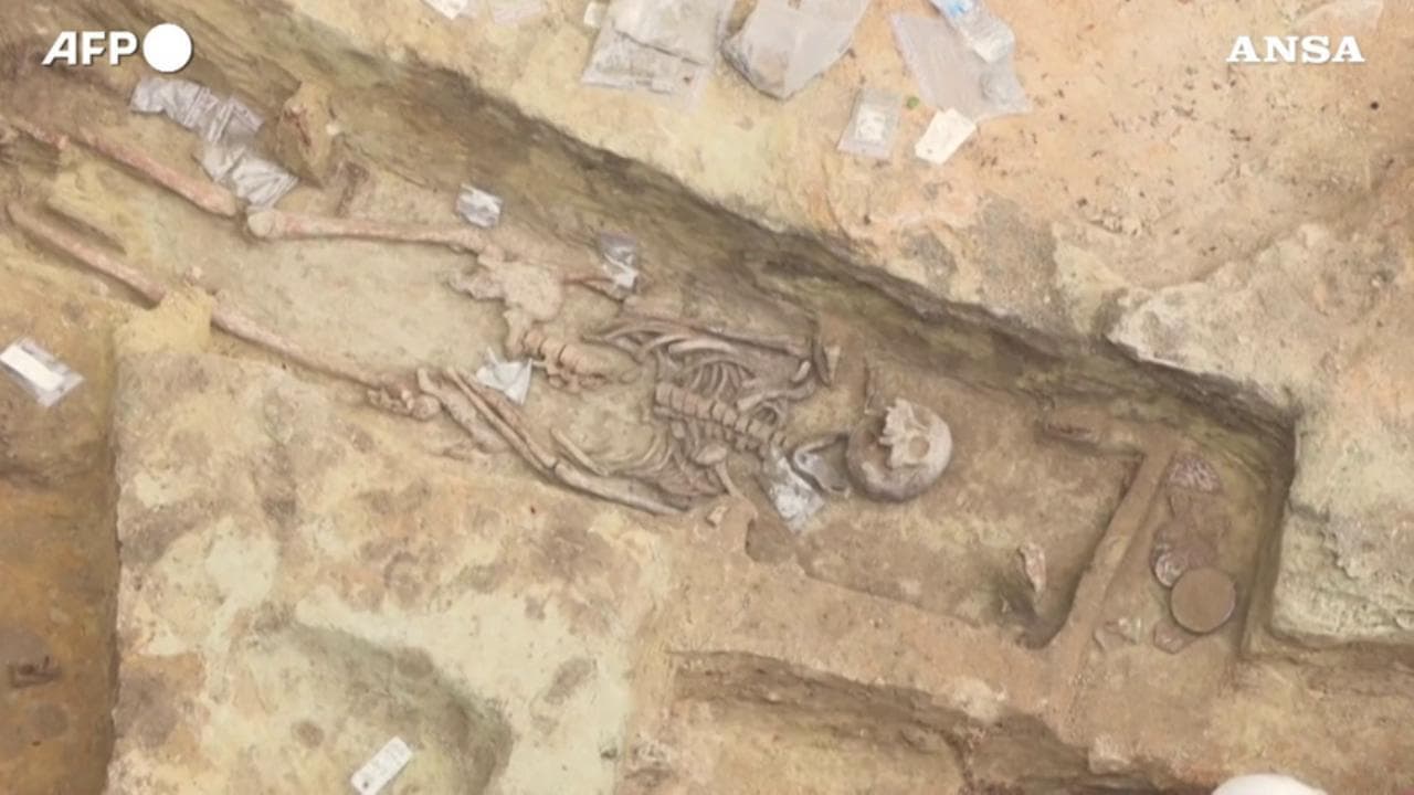 Parigi, scoperta una vasta necropoli gallo-romana nel cuore della città