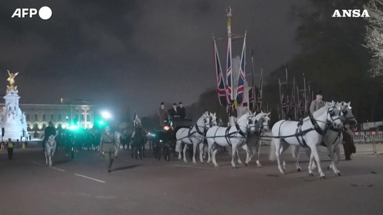 Gb, prove notturne a Londra per la cerimonia d'incoronazione di Re Carlo