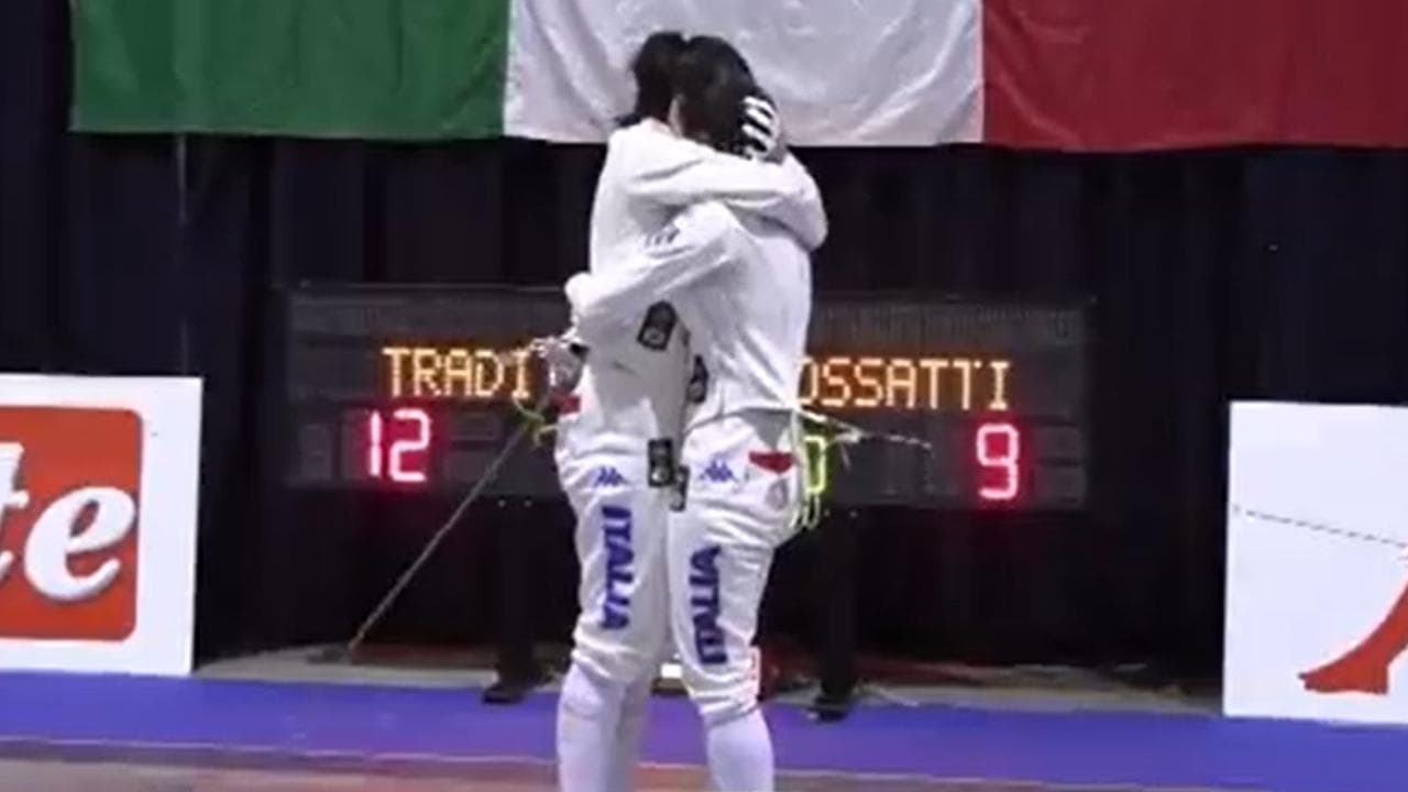 Scherma e fair play, l'avversaria si fa male ma lei rinuncia alla vittoria: "L'amicizia vale di più"