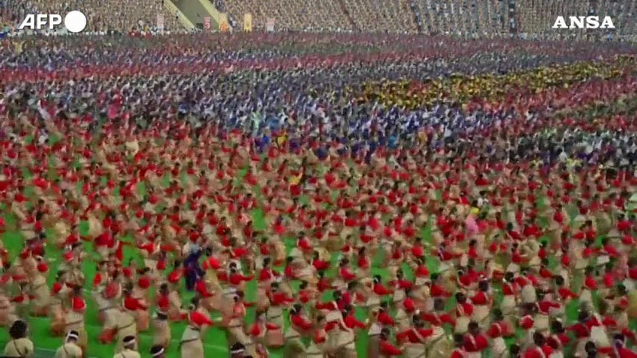 In India 11 mila ballerini e musicisti si esibiscono insieme: la danza è da record del mondo