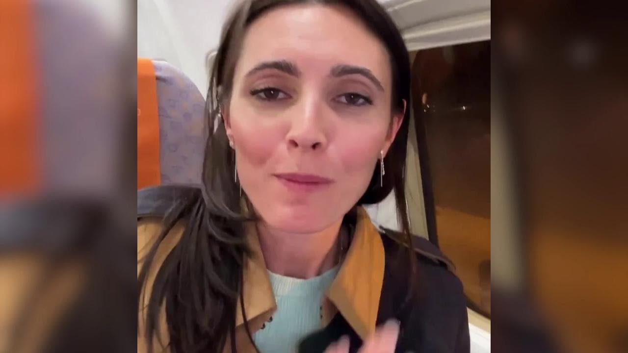 Disabilità, la denuncia di Giulia Lamarca: "L'unico modo per scendere da questo aereo è in braccio"