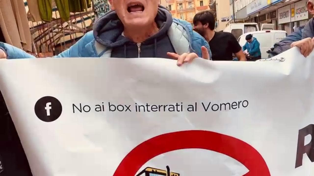 Napoli, corteo e volantinaggio contro i nuovi box auto al Vomero