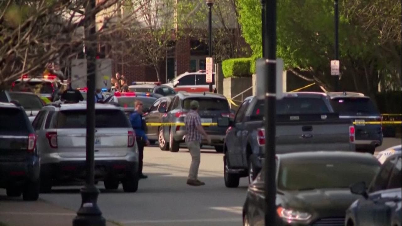 Usa, sparatoria in una banca in Kentucky: la polizia sul luogo della strage