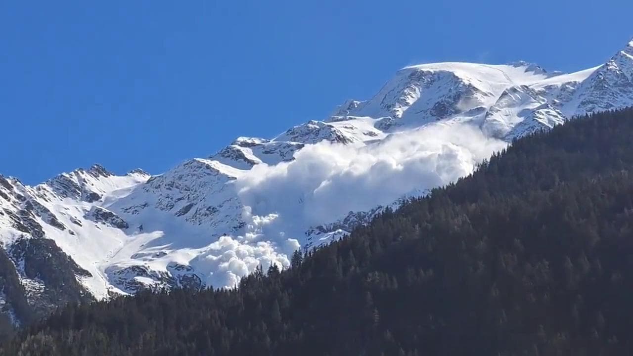 Alta Savoia, crollo sul ghiacciaio dell'Armancette: il video della valanga