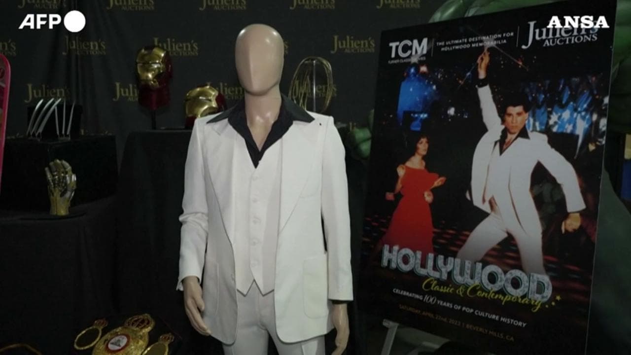 La febbre del sabato sera, all'asta il completo bianco di Tony Manero indossato da John Travolta
