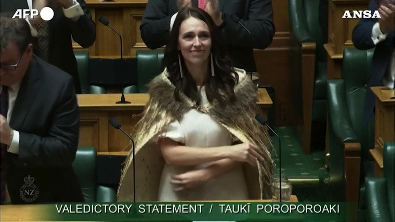L'addio di Ardern al parlamento neozelandese: "Potete essere ansiosi, gentili, madri o no. E potete governare, come ho fatto io"