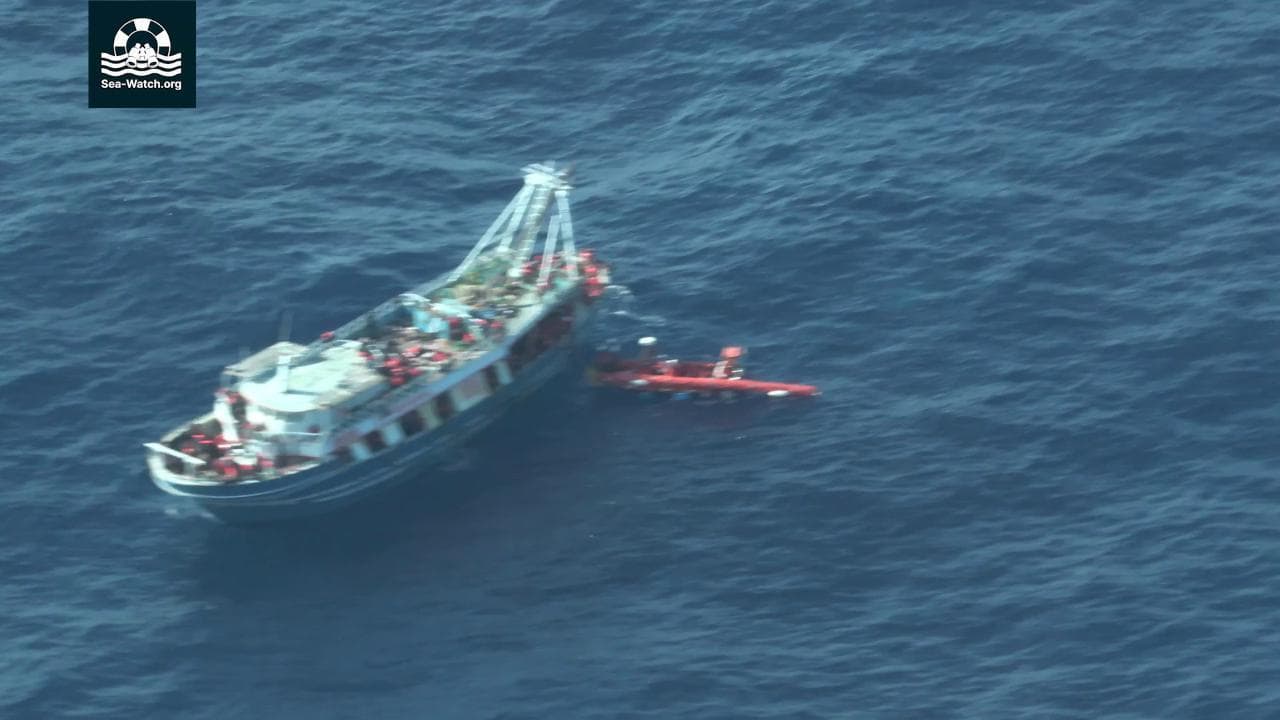 Migranti, concluso il soccorso del barcone alla deriva: 440 persone in salvo sulla Geo Barents