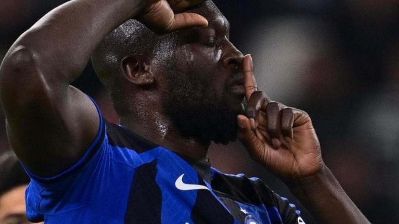 Juventus-Inter, i cori razzisti della curva bianconera verso Lukaku: "Scimmia del c..."