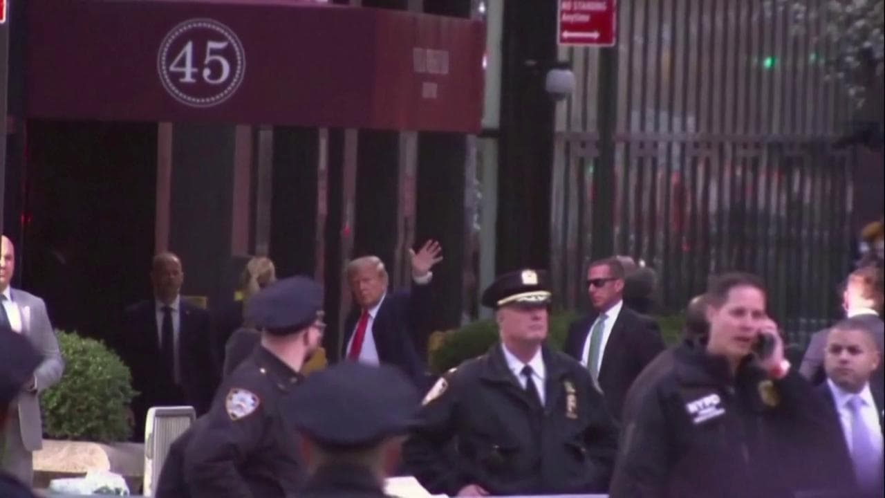 Usa, Donald Trump a New York: l'ex presidente entra nella Trump Tower