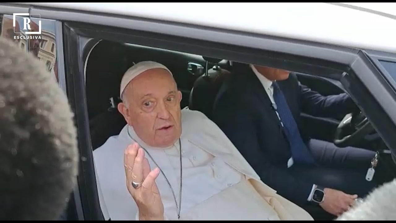 Papa Francesco rientra in Vaticano dal Gemelli: "A fine mese andrò in Ungheria"