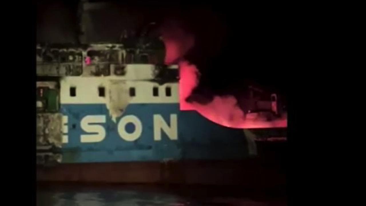 Filippine, incendio a bordo di un traghetto: decine le vittime