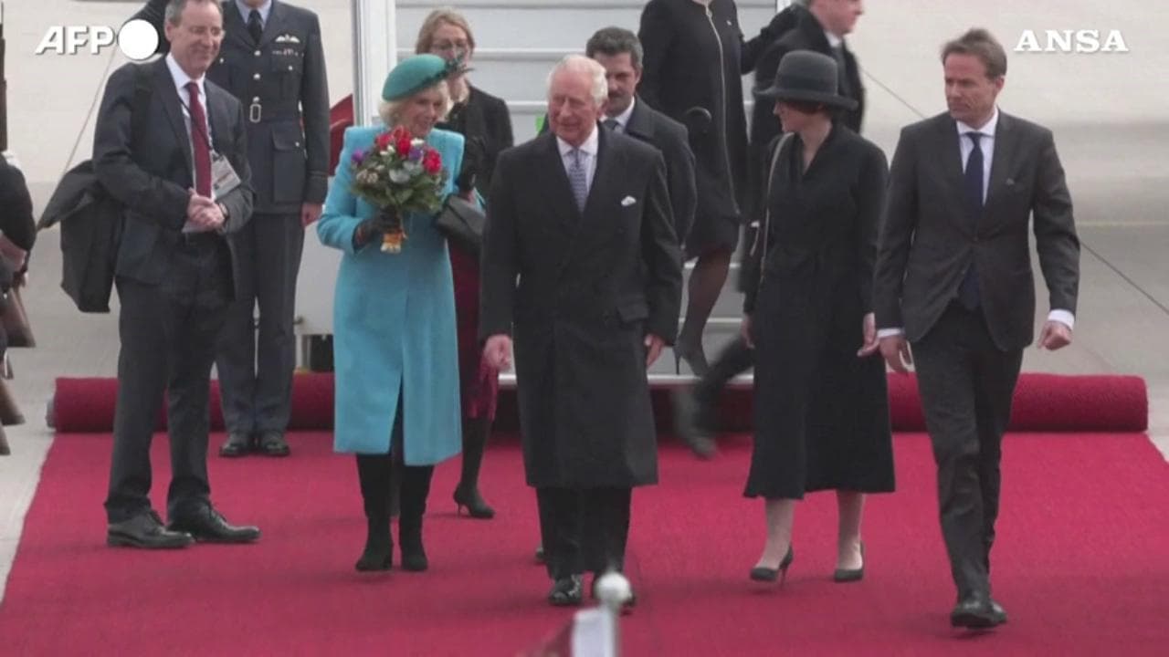 Germania, Carlo III e Camilla arrivano all'aeroporto Berlino-Brandeburgo