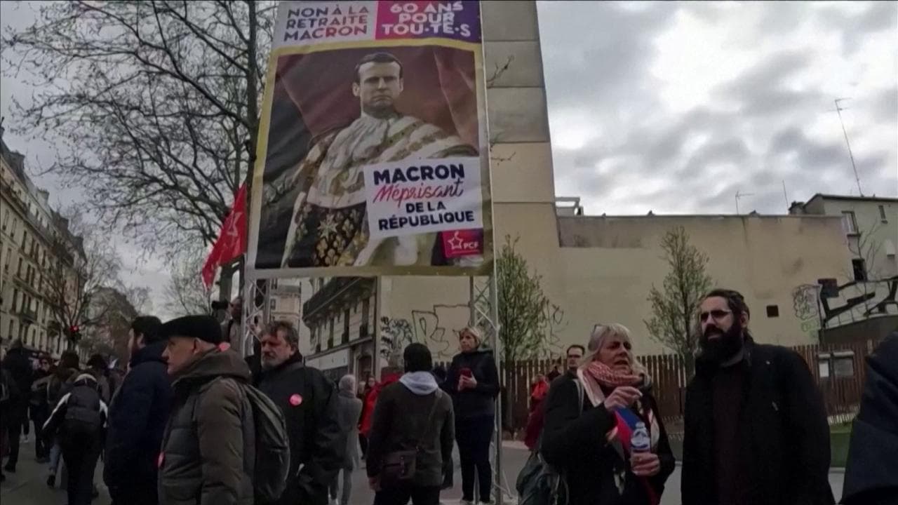 Parigi, ancora scioperi per la riforma delle pensioni: chiusa la Tour Eiffel
