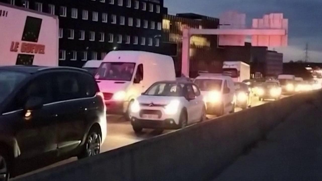 Pensioni, ancora proteste in Francia, a Rennes autostrada bloccata