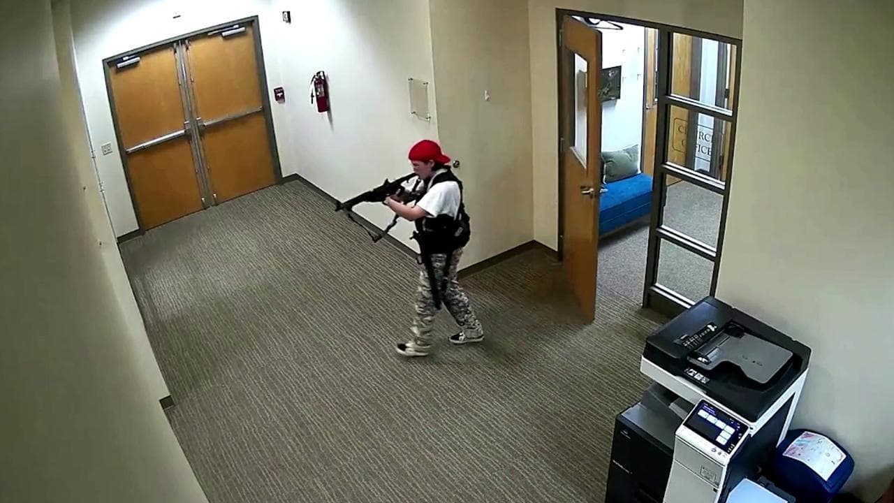 Nashville, il video della strage nella scuola: il momento dell'irruzione