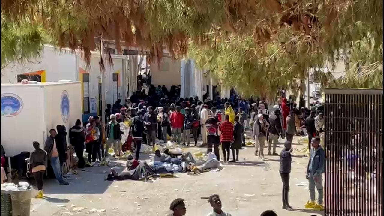 Lampedusa, ennesima emergenza nell'hotspot