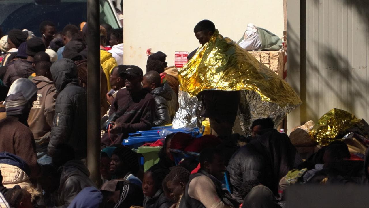 Lampedusa, hotspot al collasso ben oltre 2000 migranti presenti
