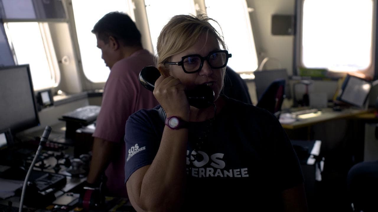 "Siamo una nave umanitaria non potete spararci addosso": la guardia costiera libica aggredisce Ocean Viking