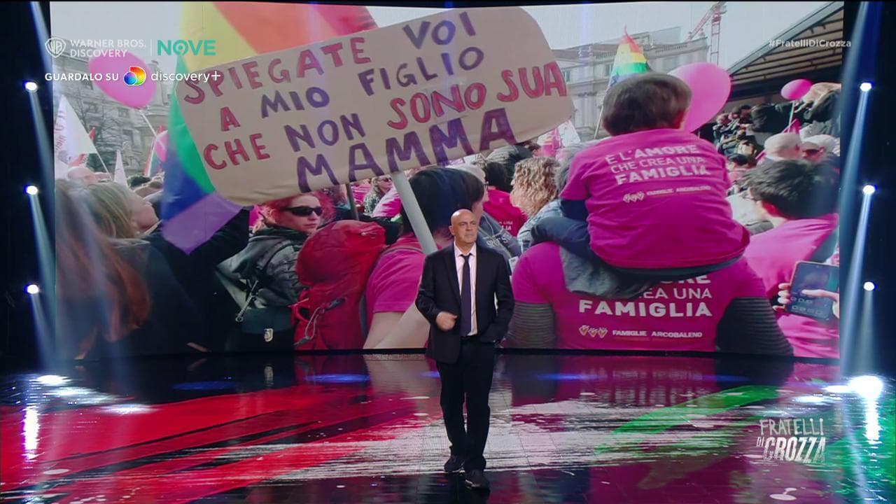 Il monologo di Crozza: "Ho capito la mission del governo: sviare l'attenzione dai problemi reali"