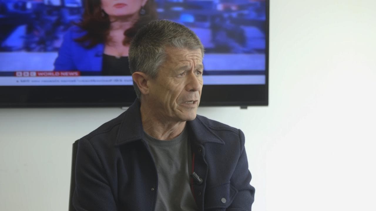 Carrère: "L'orologio di Macron da 80mila euro? L'unica certezza è che per i francesi lui è un uomo capace di indossarlo e anche di toglierselo"