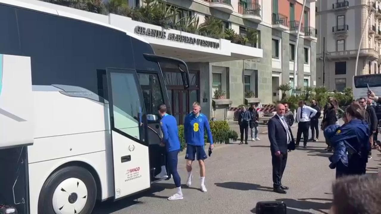 Tifosi italiani e inglesi radunati sul lungomare per le due Nazionali